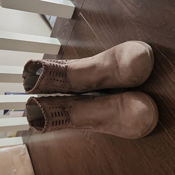 American Eagle Fall Boot - Picture 1 of 4